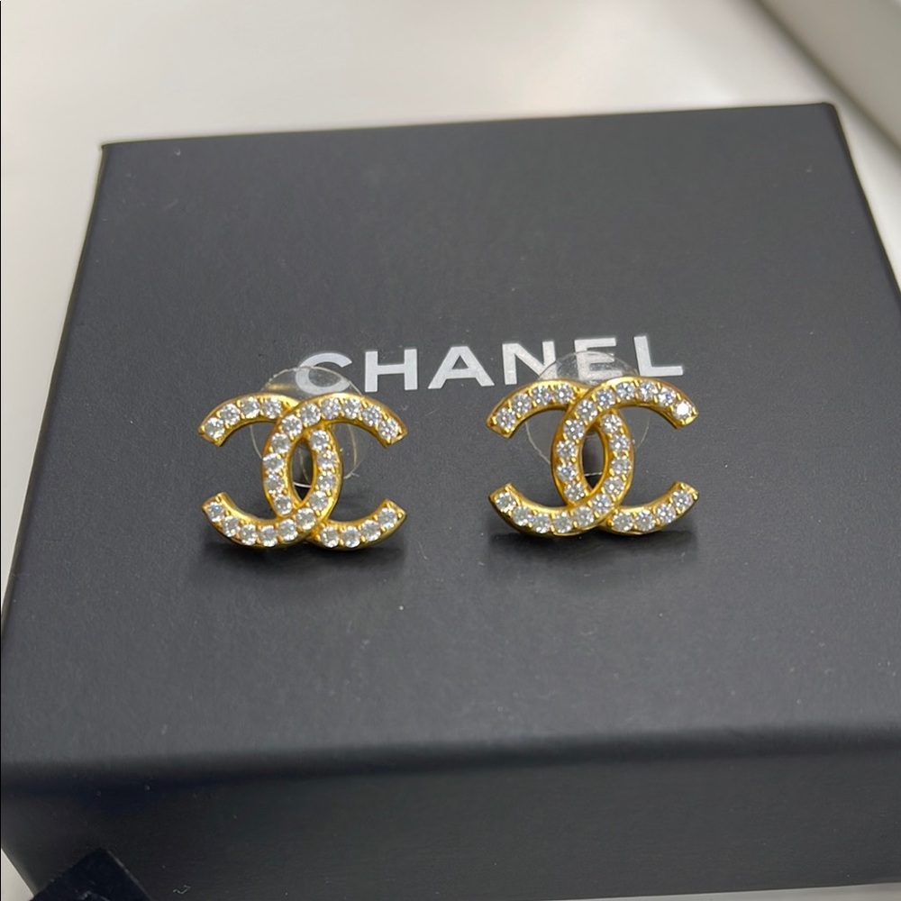 CHANEL Gold Interlocking CC Earrings